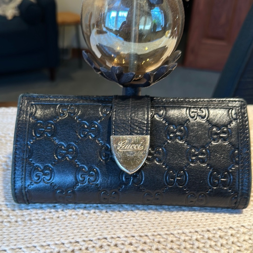 Gucci GG guccisma  Black Embossed Leather Wallet clutch